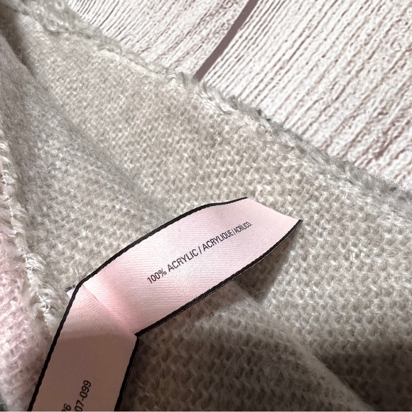 Victoria Secret Throw Blanket - Picture 10 of 15